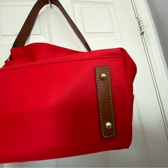 BNWT Red Dooney and Bourke Canvas Sac With Leather Shoulder Strap and Trim - Picture 10 of 11